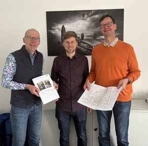 Bild v.l.n.r. Jürgen Wagner (ADFC), Marcel Klotz (Stadt Alzey, Stefan Steuerwald (ADFC). Bildrechte ADFC Alzey